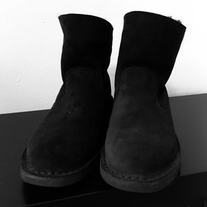 Women’s Black Short Ugg Size 8